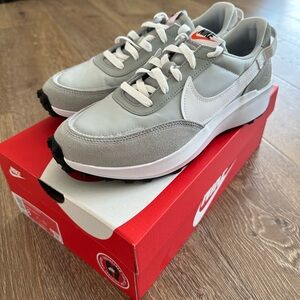 NEW men’s Nike waffle debut running shoes gray fog white sneakers size 8